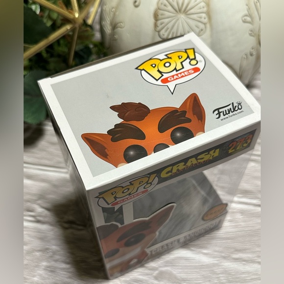 Funko POP Crash Bandicoot Chase Edition - Picture 2 of 4